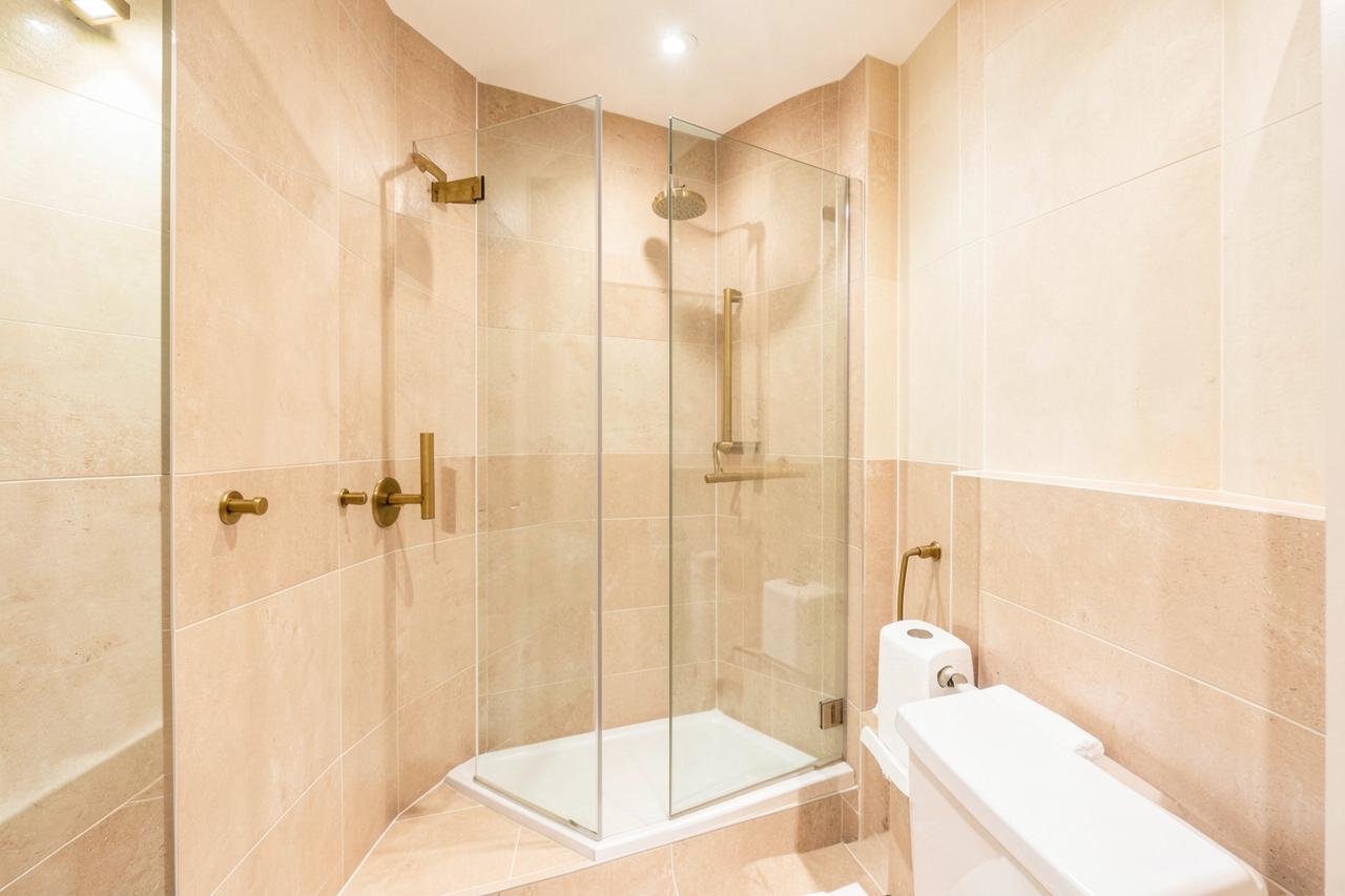 Attached Clean Bathrooms
